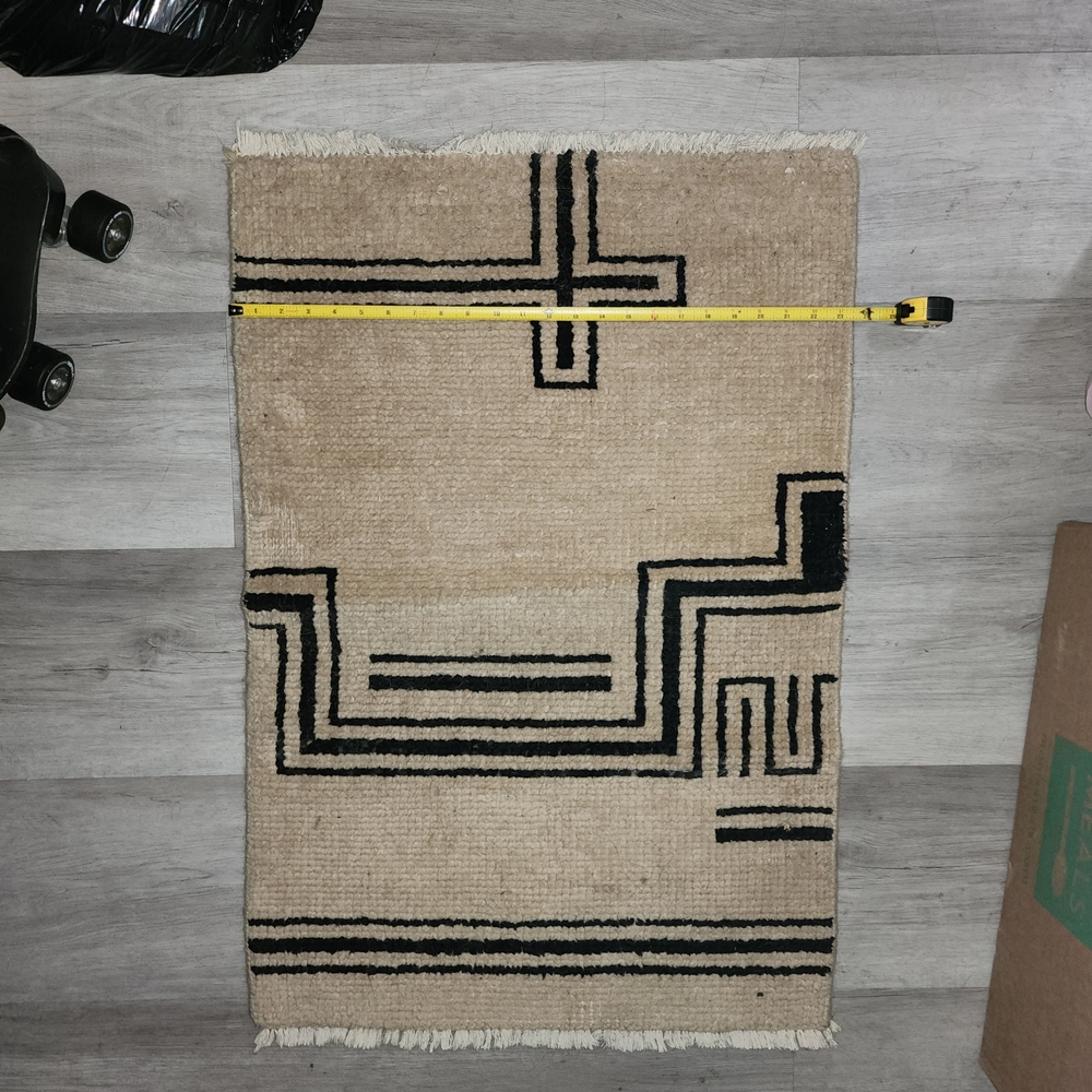 Lulu and Georgia 23.5" x 34" Rug
